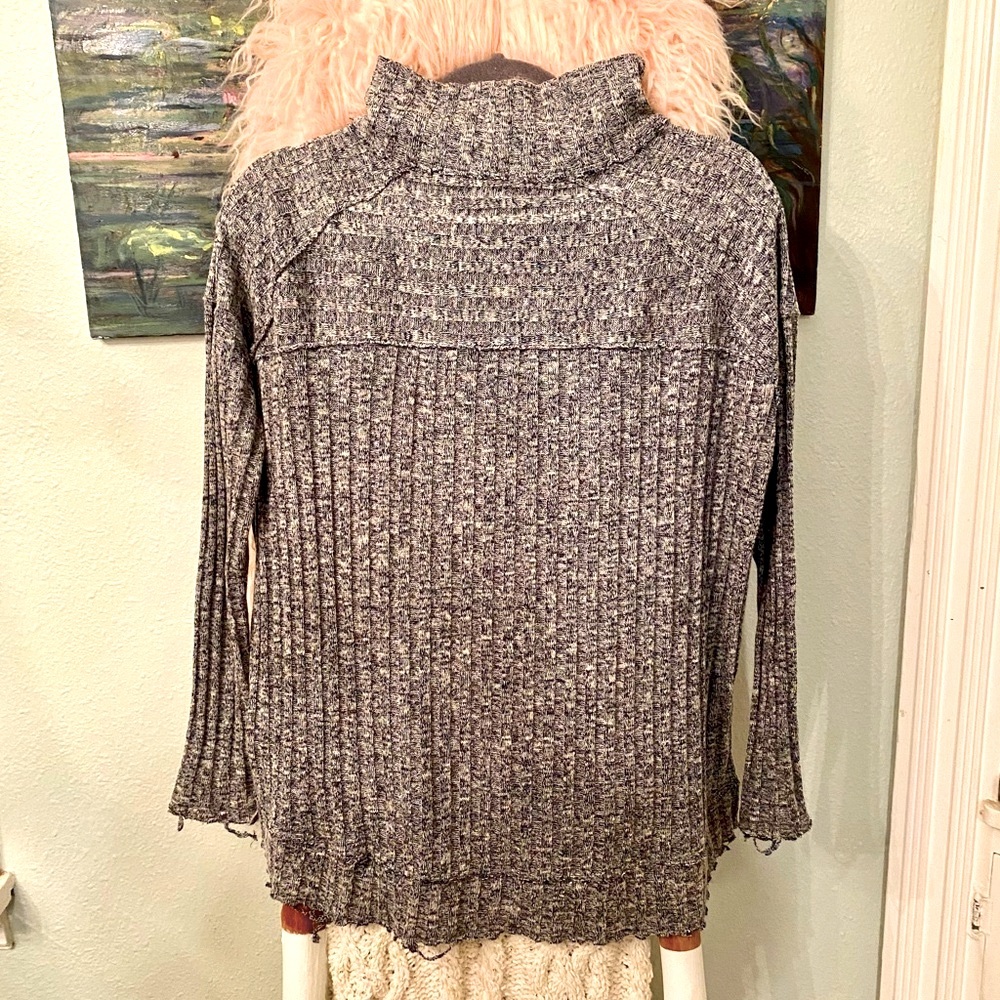 Free People women’s mock blue long sleeve Medium